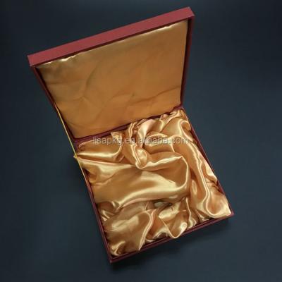 China Recyclable Wholesale Custom Gift MDF Gift Wooden Satin Dish Dinner Box for sale