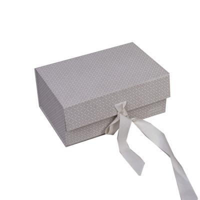 China Handmade Sweet Gift Wrapping Donut Boxes Indian Baby Shower Candy Box Magnet Wedding Gift Place Box Paper, Cardboard Paper + Art Paper for sale