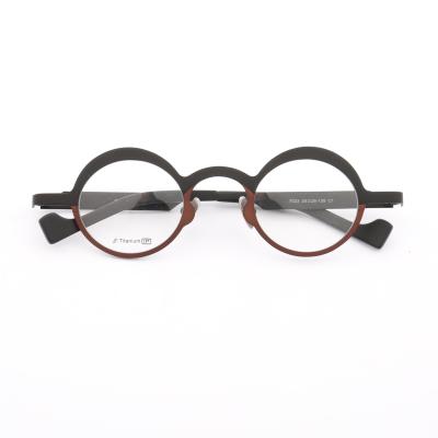 China To Read Custom Round Rim Black And Coffee Mixed Colors Pure Light Weight 7023 Titanium Optical Glass Frame for sale