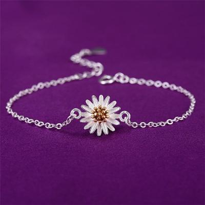 China Wholesale Hand Durable Hot Selling Jewelry 2021 New Bracelet Ladies Fashion Korean Jewelry Cute Small Daisy Cool Bracelet for sale