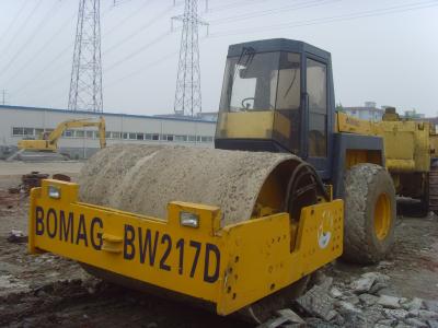 Κίνα Οδικός κύλινδρος χεριών Bomag Bw217d δεύτερος ΓΙΑ την ΠΏΛΗΣΗ, μηχανή δύο κυλίνδρων επίστρωσης Drive προς πώληση