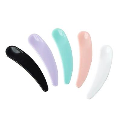 China Mini Cosmetic Spatula PP Daily Plastic Cosmetic Facial Spatula Private Label Makeup Scooper Wholesale for sale