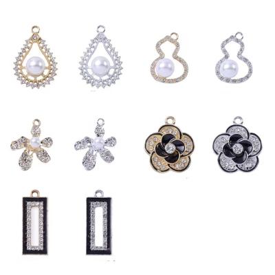 China Vintage Drop Oil Flowers Diamond-studded Pearls Lock Pendant DIY Buttons Alloy Fitting Earring Necklace Bracelet Handmade Material for sale