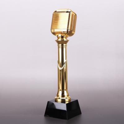 China Health Care Institutes Wholesale Gold Metal Microphone Crystal Music Trophy Award Trophy For Music Souvenirs for sale