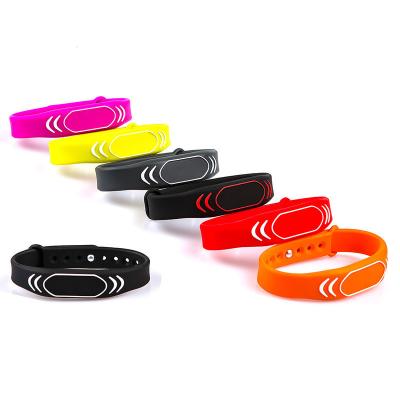 China 13.56mhz NFC Card 13.56mhz Resistant RFID Wristband Programmable Waterproof/Waterproof RFID Wristband Passive Silicone for sale