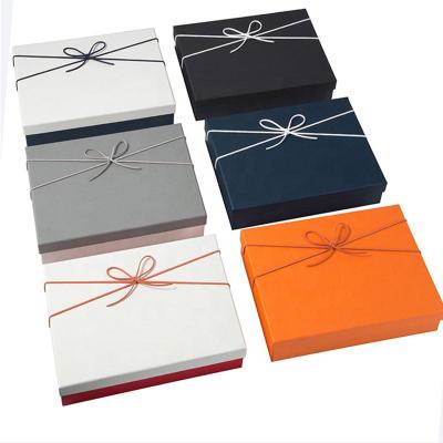 China Recycled Materials Free Sample Christmas Base And Luxury Packaging Gift Box Lid Box Paper Clothing Package Custom Box for sale