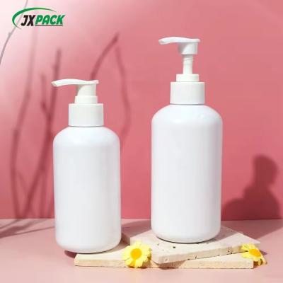 Cina Bottiglie di shampoo in plastica PET 250 ml 300 ml 500 ml Bottiglia di shampoo a pompa a pressione bianca in vendita