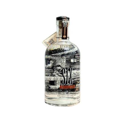 China Factory Customized Frosted Glass licor 750ml / Beverage Wine Bottles for sale