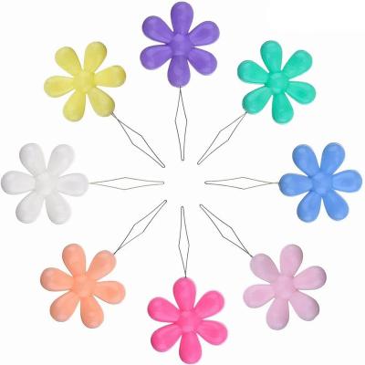 China Convenient Colorful Hand Tool Flower Head Loop Multicolor Plastic Sewing Threader Needle for sale