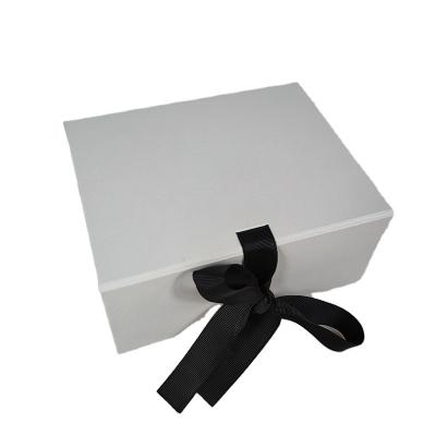 중국 2020 Luxury gift box packaging boxes folding jewelry box with ribbon 판매용