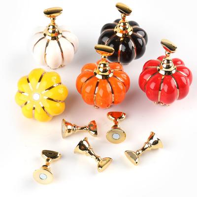 China Nail Art Wholesale Nail Polish Trays Finger Shows Practice Display Ceramic Base Pumpkin Nail Blister Gold Tray for sale