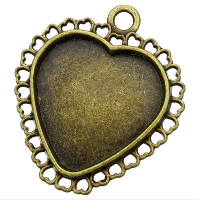 China Fashion Wholesale Custom Classic Heart Necklace Bezel Environmental Friendly Hot Selling Pendant Tray for sale