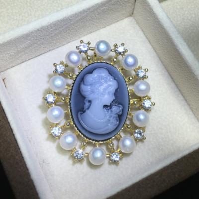 China PEARL Customized High Quality Inlaid Pearl Carved Embossed Fan Women's Brooches for sale