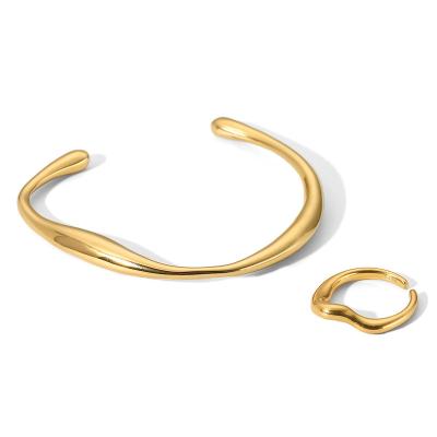 China Casual/Sporty Amazon Fashion gift idea gold bracelet women Stainless steel shaped opening bracelet for sale