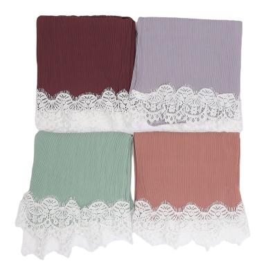 China Newest Long Pretty Simple Chiffon Ruffled Bubble Hijab With White Muslim Tudung Muslim Custom Scarf Lace Wrap Main Shawl for sale