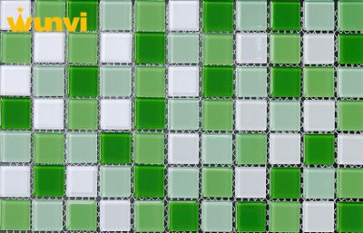 China Tejas verdes y blancas del espejo cristalino usable de Backsplash de mosaico para el hogar en venta