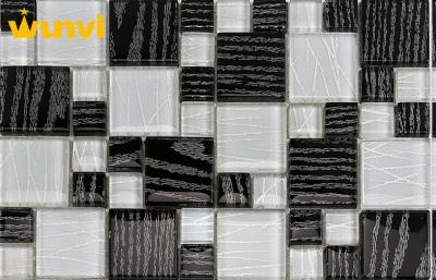 China Teja de mosaico blanco y negro del piso del cuarto de baño con resistencia da alta temperatura en venta