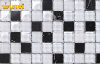 China Tejas de cerámica de cristal blancos y negros de la pared del cuarto de baño del anticongelante para Deco en venta