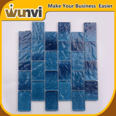 China Diseño de cristal iridiscente de Stirp de la teja de mosaico para construir color azul en venta