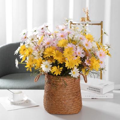 China Wholesale Europe style table wedding decoration artificial flowers 5 heads white daisy flowers for mother's day for sale