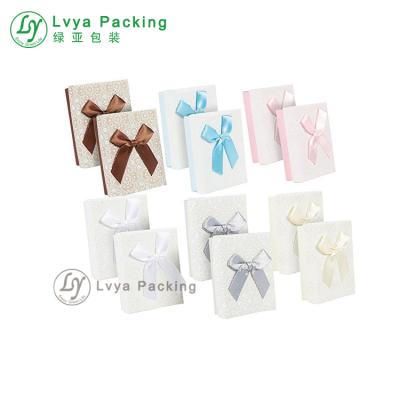 China Handmade Custom Christmas Scarf Cardboard Gift Packaging Paper Boxes With Lid for sale