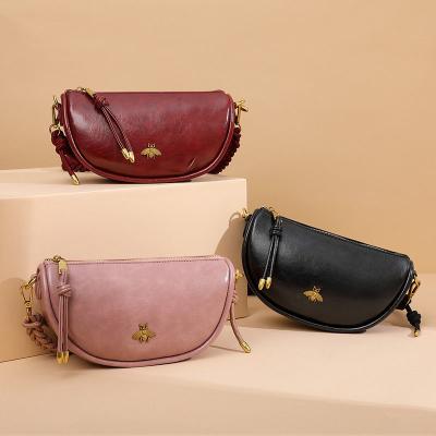 China Custom Wholesale Leather Nylon Waist Bag Meniscus Waist Bag Purses Fashion Pussy Pack for sale