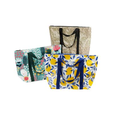 China Fashionable Wholesale Fashionable Custom Printed Women Shoulder Shopping PP Woven Bag With Zipper for sale