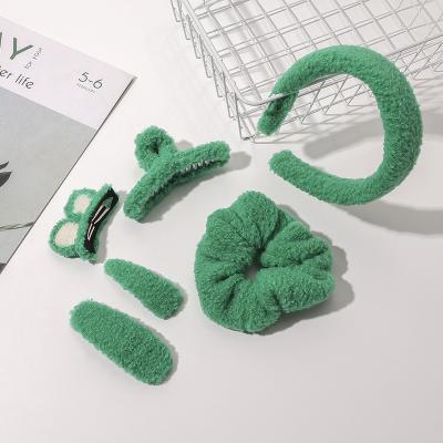 China Hair Claw Clips 2022 Hot Green Color Lamb Fur Hair Clips Hair Claw Accessories For Gift For Women Girls (Freight Cost Negotiation) for sale