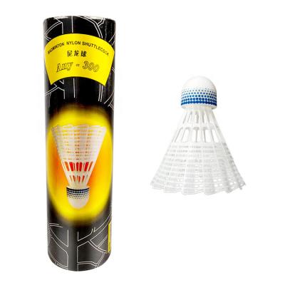 China Artículo de nylon estable de las bolas del bádminton del amarillo de la aptitud del gimnasio del tren del volante 300 del bádminton en venta