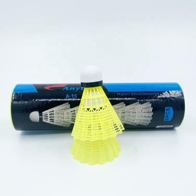 China Bolas de nylon superiores del entrenamiento del volante para el amarillo blanco interior del deporte al aire libre en venta