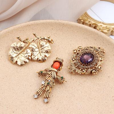 China Statement Brass Victorian Jewelry Real Gold Plated Metal Scarecrow Leaf Vintage Inspired Crystal Amethyst Brooch Copper Pin for sale