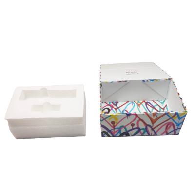 China Handmade luxury heart pattern foldable box with magnetic closure for packaging clothes and cosmetic jewelry for sale