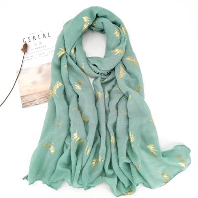 China Feather Printed Scarf Foil New Design Gold Printed Soft Scarf Shiny Feather Printed Ladies Long Scarf for sale