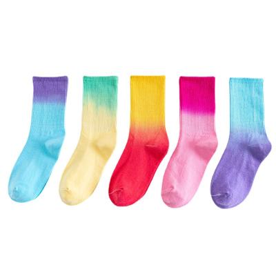 China Newest Colorful QUICK DRY Gradient Tie Dye Cotton Crew Socks Unisex Sports Skateboard Socks for sale