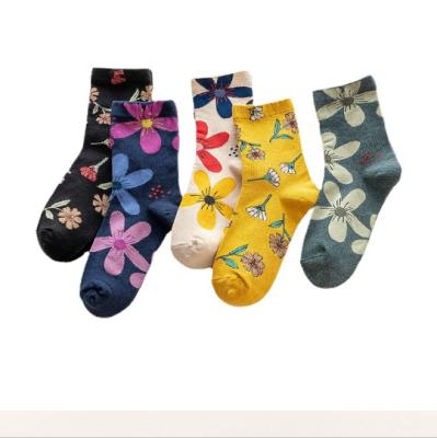 China QUICK DRY Custom Women Vintage Style Floral Socks Ladies Fashion Factories Cotton Medium Cuff Socks for sale