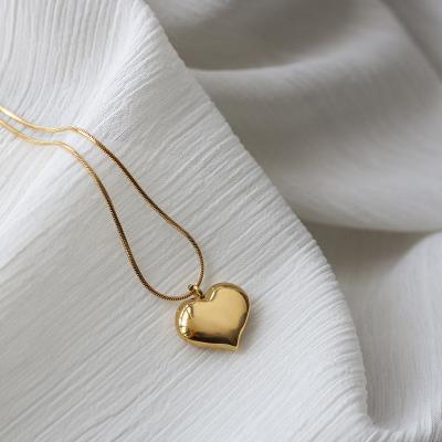 China Trendy Wholesale Fashion Women Jewelry 18K Gold Plated Tasty Heart Necklace Chain Stainless Steel Necklace for sale