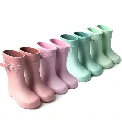 China Botas de chuva à prova d'água estilo Wellington Cutsom Cor Meio tubo de borracha à venda