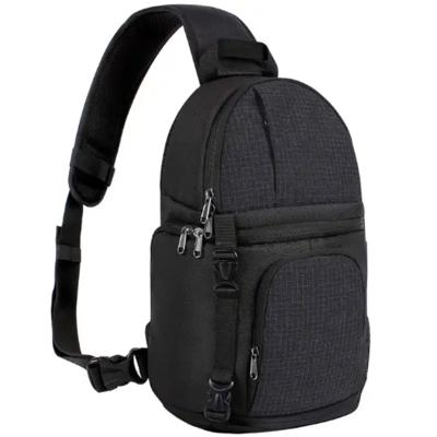 中国 Multi-functional Shockproof Photography Camera Soft Messenger with Tripod Holder Portable Camera Sling Bag 販売のため