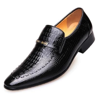 China Zapatos de piel de negocios de alta calidad para hombres Imitación de patrón de cocodrilo Zapatos de piel en venta