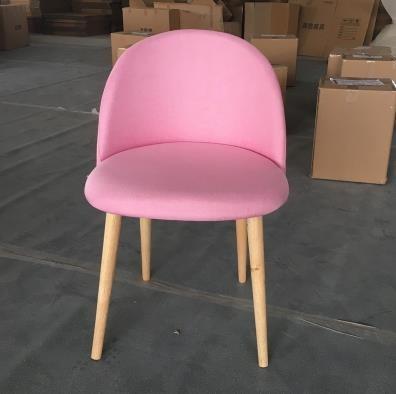 China High Quality Customized Chairs Soft And Comfortable Dining Pink Backrest Fabric Curved Luxury Dining Table Chairs for sale