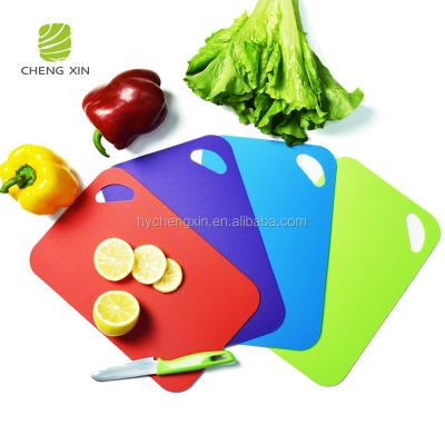 China Viable Wholesale Kitchenware Non Slip Plastic Cutting Board in Different Color for Kitchen Use for sale