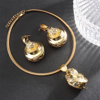 China Good Quality Yueming Jewelry Fine Buckle Ring Design Jewelry Set Gold Plated Large Necklace Circle Earrings for sale