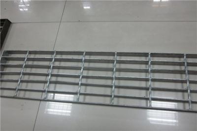 China Rejilla de acero galvanizado/rejilla de barra/bloqueo de presión/rejilla de acero soldado transversalmente de barra plana/rejilla de acero dentada para pisos de pasillos de acero en venta