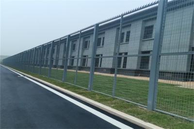 中国 Government Buildings Diamond Opening Mesh Type Razor Wire Fence Easily Assembled 販売のため