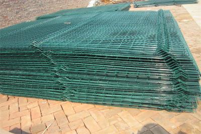 China Fornecimento de fábrica de aço galvanizado / inoxidável BTO22 BTO-25 28 30 CBT 45 60 65 Barbed Diamond Soldado Razor Wire Mesh Fence à venda