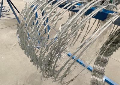 中国 Hot Dipped Galvanized Razor Wire Coils Single Or Concertina For Prision 販売のため