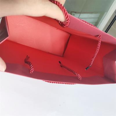 China Free Samples Recyclable Paper Gift Bag, Luxury Paper Shopping Bag, Famous Brand Paper Bag for sale