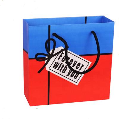 China Recyclable Cheap Paper Shopping Bags Recycled Paper Bags Butterfly Paper Gift Bags Wholesale for sale