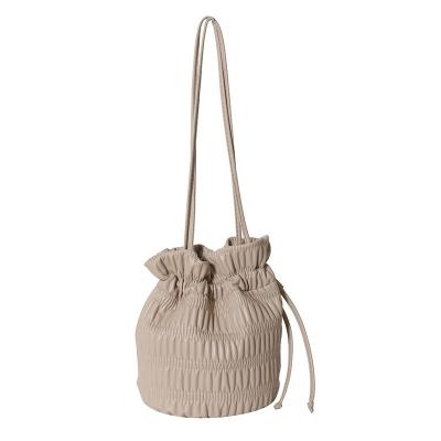 China Waterproof New Drawstring Pu Soft Leather Pleated Bag Ladies Large Capacity Trendy Women's Bucket Bags Shoulder Bag For Women for sale