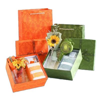 China Recycled Materials Factory direct sales 18*18*10cm luxury design placed birthday festival anniversary gift perfume clothing packaging gift box for sale